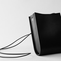 スモールサイズ　レザーショルダーバッグ｜ブラック 3枚目の画像