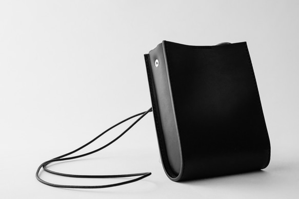 スモールサイズ　レザーショルダーバッグ｜ブラック 3枚目の画像