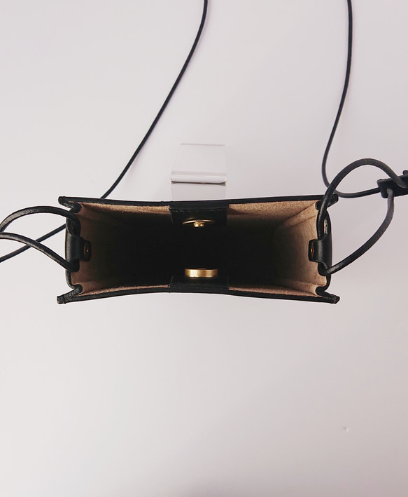 スモールサイズ　レザーショルダーバッグ｜ブラック 5枚目の画像