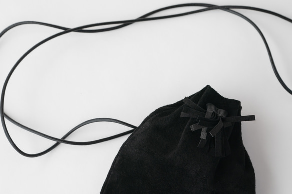 「ぽてっ」とまあるいミニマルキンチャク｜ソフトグラスブラック 5枚目の画像