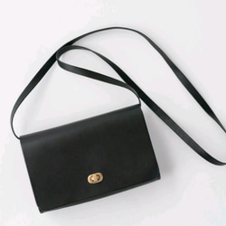 クラシカルなレザーショルダーバック　ブラック【受注生産】 1枚目の画像