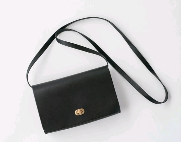 クラシカルなレザーショルダーバック　ブラック【受注生産】 1枚目の画像