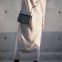 クラシカルなレザーショルダーバック　ブラック【受注生産】 2枚目の画像