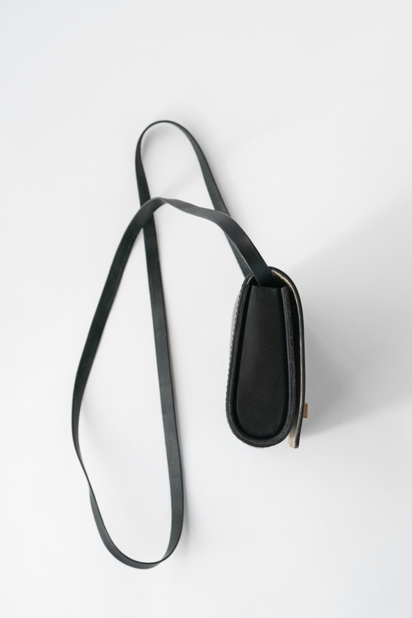 クラシカルなレザーショルダーバック　ブラック【受注生産】 3枚目の画像