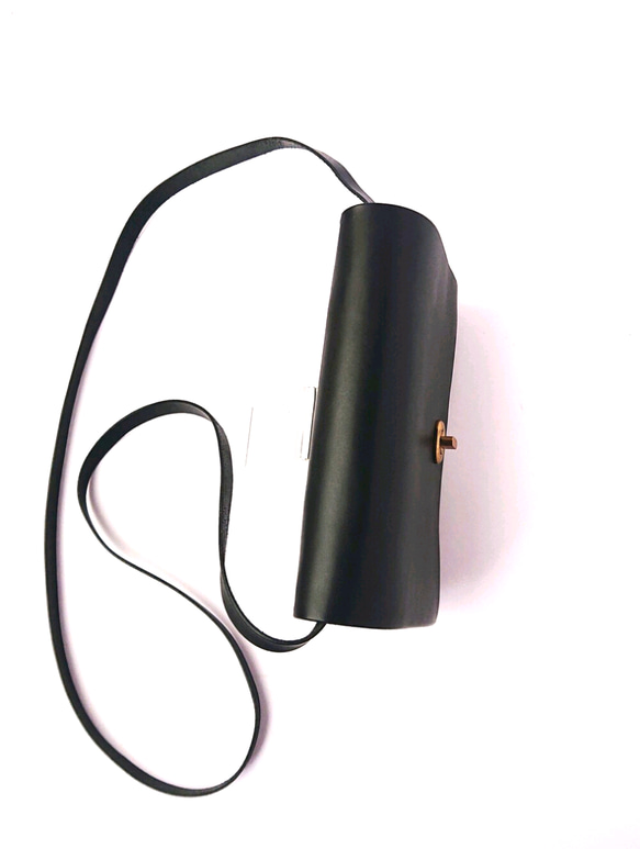 クラシカルなレザーショルダーバック　ブラック【受注生産】 5枚目の画像