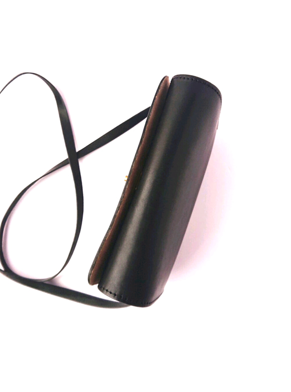 クラシカルなレザーショルダーバック　ブラック【受注生産】 6枚目の画像