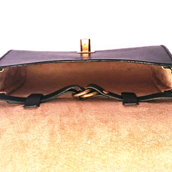 クラシカルなレザーショルダーバック　ブラック【受注生産】 8枚目の画像