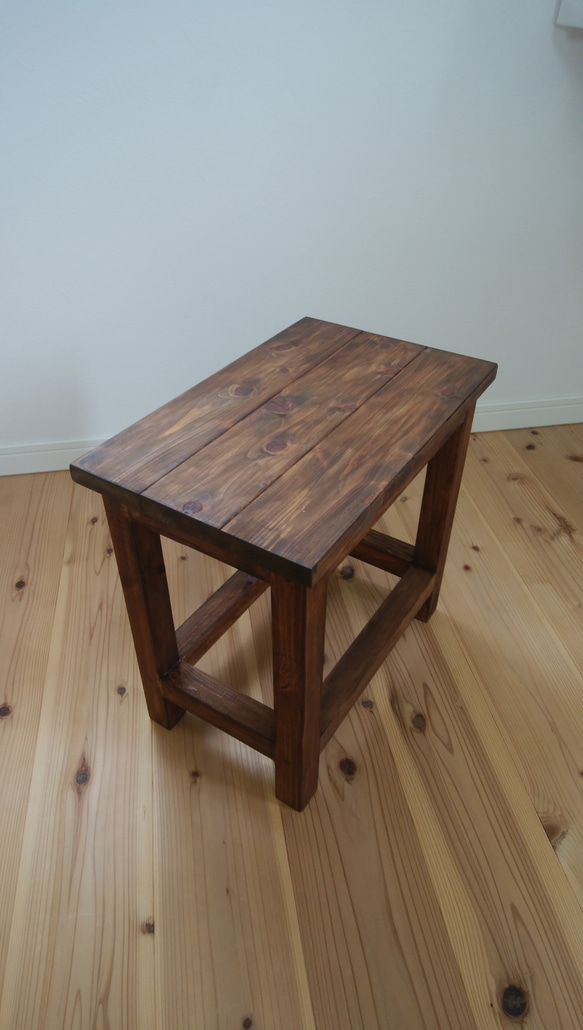 木製椅子 1枚目の画像