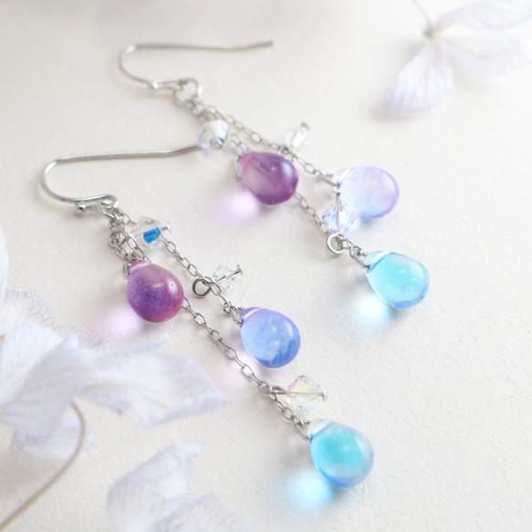 空色ドロップと雨粒　ピアス　Swarovski Crystals　Czechbeads 4枚目の画像