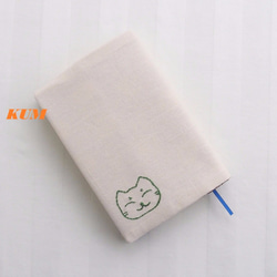 文庫　ブックカバー　猫の手刺繍入　栞リボン/抑えゴム付き　接着芯有 2枚目の画像