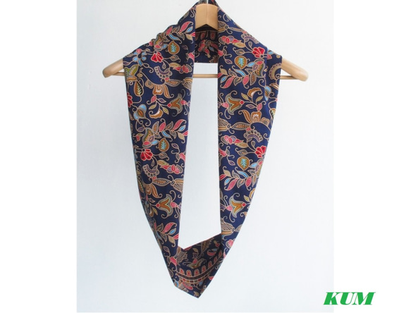 將重新組裝並展出-Snood 3 Botanical Navy Blue (61g) Print Batik 第2張的照片