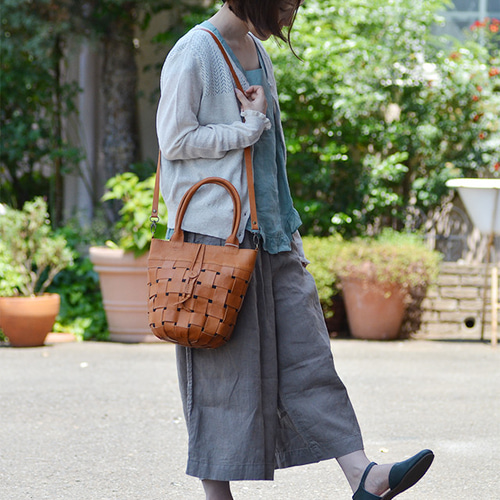 しなやかな革のトート【arome de muguet】レザーラティス2WAY