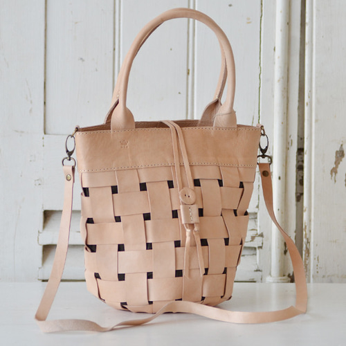 arome de muguet 革製バッグ arome de muguet アロマドミュゲ レザー ハンドバッグ 編み込み
