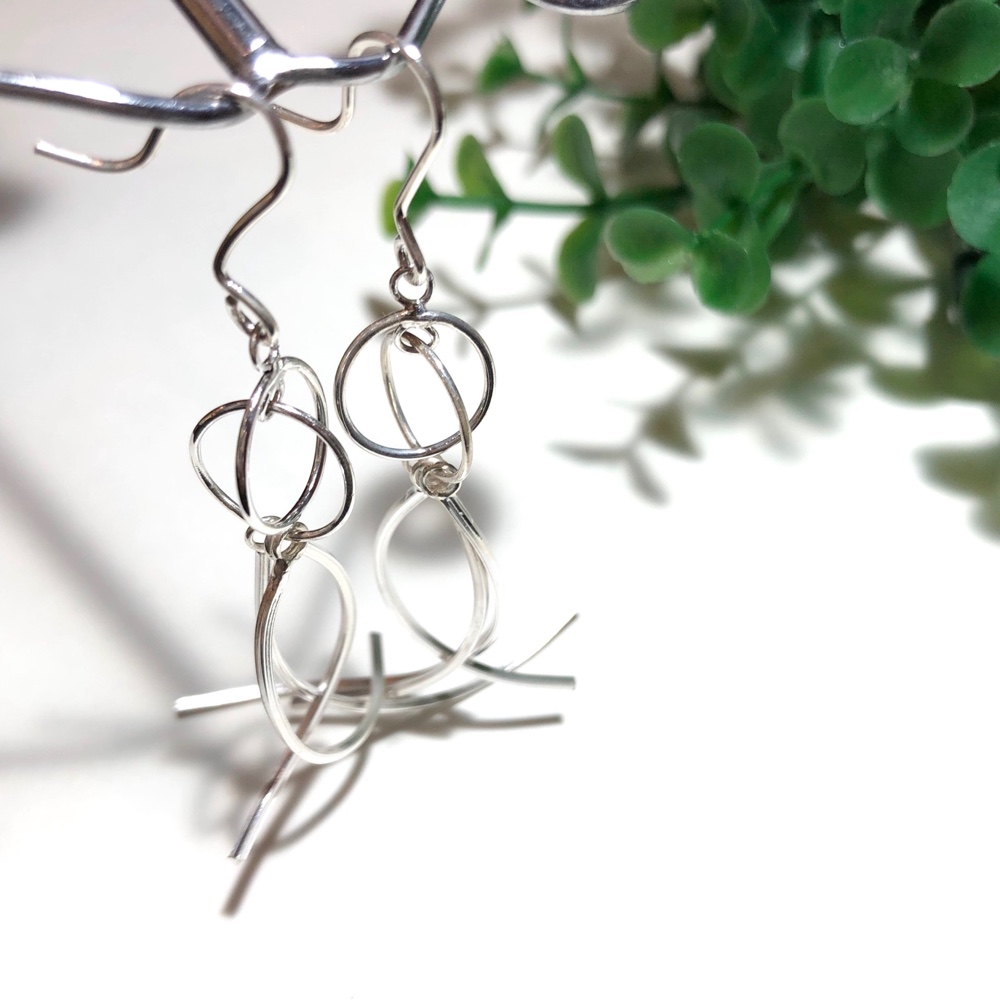 純銀製＊ゆらゆら揺れるデザインピアス