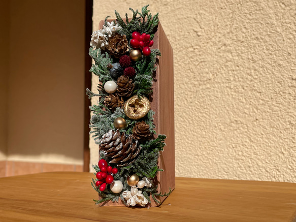 クリスマスブック　木の実　松ぼっくり　ナチュラル　クリスマス飾り　インテリア　クリスマス 1枚目の画像