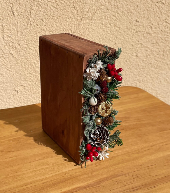 クリスマスブック　木の実　松ぼっくり　ナチュラル　クリスマス飾り　インテリア　クリスマス 2枚目の画像