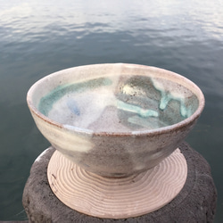 長石釉とエメラルドグリーンの茶碗 3枚目の画像