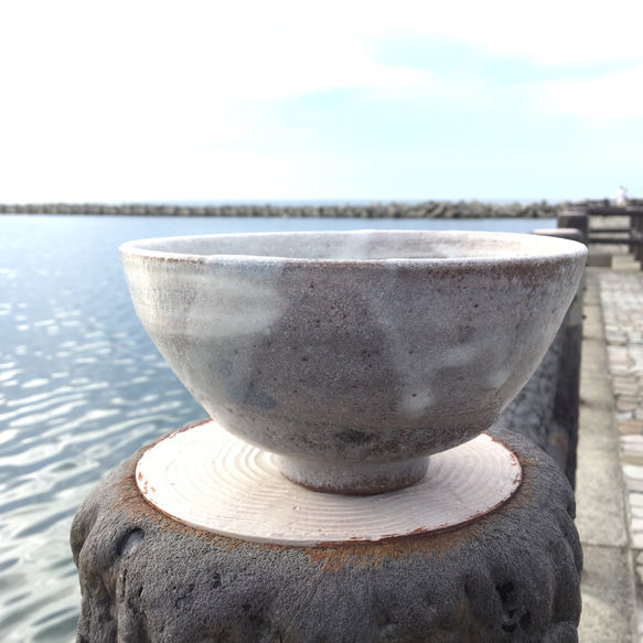 長石釉とエメラルドグリーンの茶碗 4枚目の画像