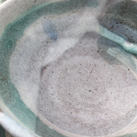 長石釉とエメラルドグリーンの茶碗 6枚目の画像