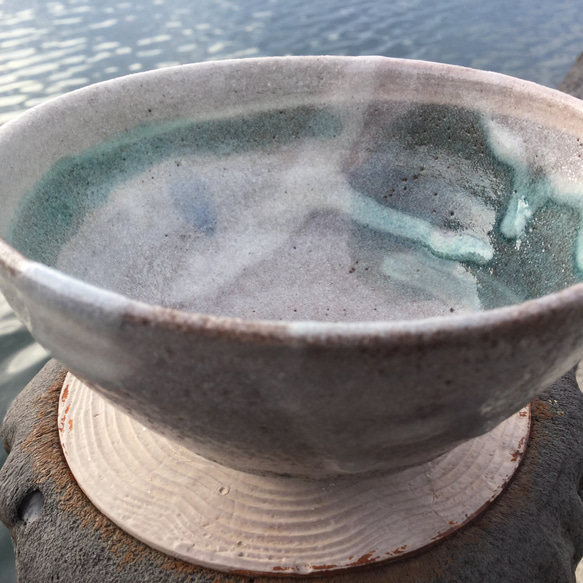 長石釉とエメラルドグリーンの茶碗 8枚目の画像