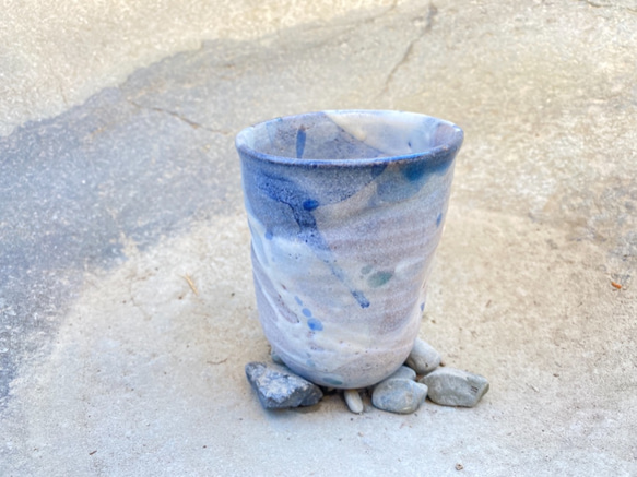 藁灰釉と点々の凹みカップ　大 3枚目の画像
