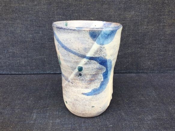 コバルト雲と藁灰釉のカップ 2枚目の画像