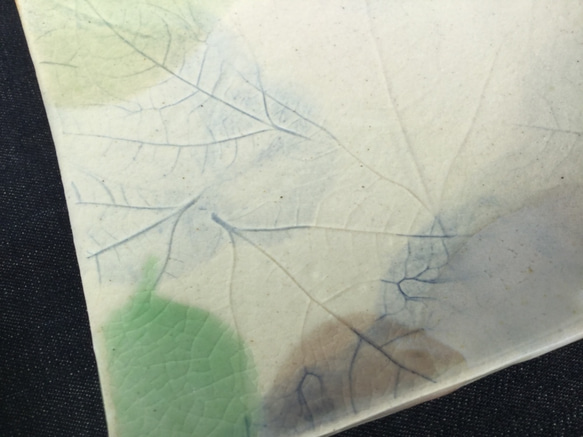 シロモジの葉っぱ  スクエア皿 3枚目の画像