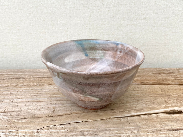 ベージュの刷毛目 茶碗(ピンク) 2枚目の画像