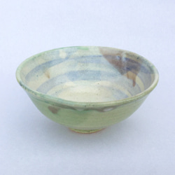 薄むらさきの刷毛目ちゃわん(きみどり) 1枚目の画像