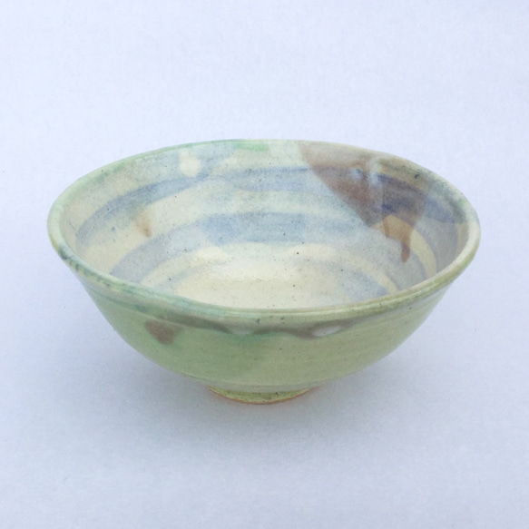 薄むらさきの刷毛目ちゃわん(きみどり) 1枚目の画像