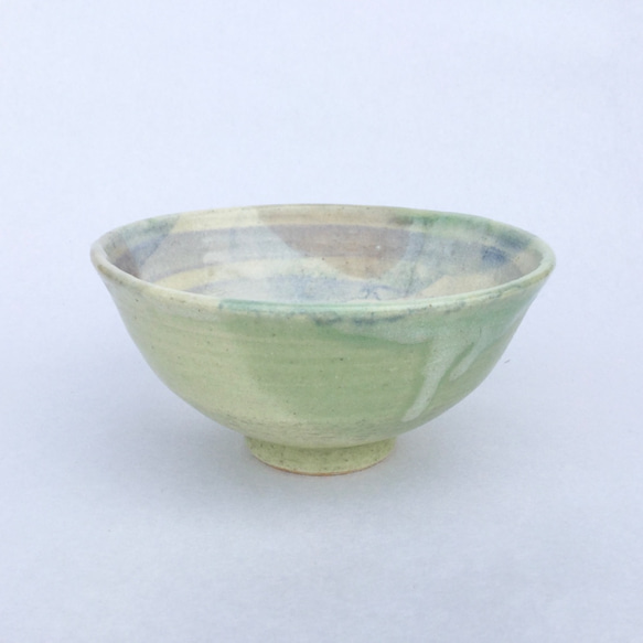 薄むらさきの刷毛目ちゃわん(きみどり) 2枚目の画像