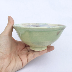 薄むらさきの刷毛目ちゃわん(きみどり) 3枚目の画像