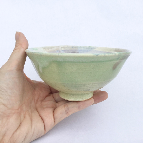 薄むらさきの刷毛目ちゃわん(きみどり) 3枚目の画像