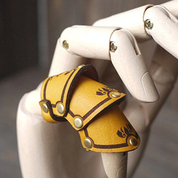 牛革 アーマーリング ハンドメイド レザー 黄色 1枚目の画像