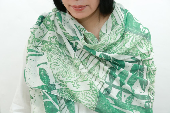 絲綢 100 披肩 77 x 160 厘米寬和半長木刻版畫“Cantabile”（綠色）連續圖案也用於掛毯 第2張的照片