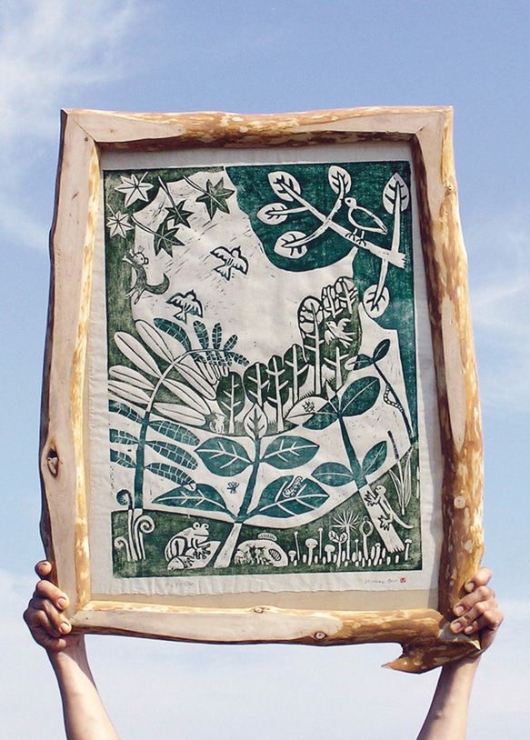 シルク100ストール　77×160㎝　ワイド＆セミロング　木版画「カンタービレ」(グリーン)の連続模様　タペストリーにも 4枚目の画像