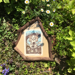 尾黒弘美　手刷り木版画「どろんこ」　ユーカリの枝を組んだ額縁に入った一点物です 2枚目の画像