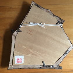 尾黒弘美　手刷り木版画「どろんこ」　ユーカリの枝を組んだ額縁に入った一点物です 4枚目の画像