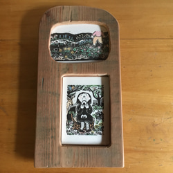 ポストカードが入る♪二つ窓の額縁　廃材使用でレトロ感あり。　カード、写真、押し花などお好みのシートを飾って楽しんで。 2枚目の画像