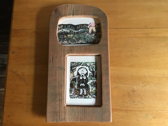 ポストカードが入る♪二つ窓の額縁　廃材使用でレトロ感あり。　カード、写真、押し花などお好みのシートを飾って楽しんで。 2枚目の画像