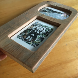 ポストカードが入る♪二つ窓の額縁　廃材使用でレトロ感あり。　カード、写真、押し花などお好みのシートを飾って楽しんで。 3枚目の画像