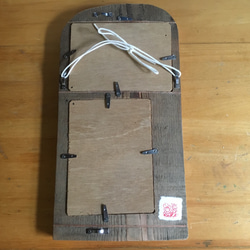 ポストカードが入る♪二つ窓の額縁　廃材使用でレトロ感あり。　カード、写真、押し花などお好みのシートを飾って楽しんで。 4枚目の画像