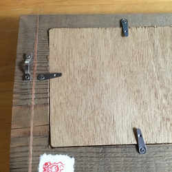 ポストカードが入る♪二つ窓の額縁　廃材使用でレトロ感あり。　カード、写真、押し花などお好みのシートを飾って楽しんで。 6枚目の画像