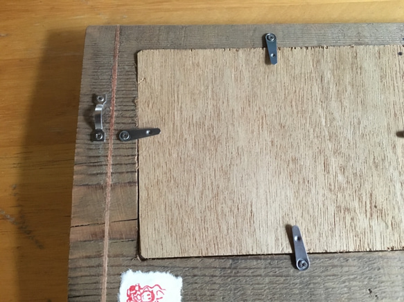 ポストカードが入る♪二つ窓の額縁　廃材使用でレトロ感あり。　カード、写真、押し花などお好みのシートを飾って楽しんで。 6枚目の画像