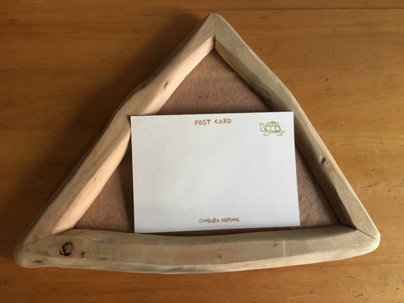 手刷り木版画「たかいたかい」　ユーカリの枝を三角に組んだ額縁とのセット販売　一品物です 6枚目の画像