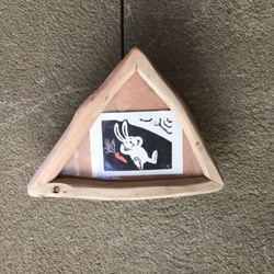 手刷り木版画「たかいたかい」　ユーカリの枝を三角に組んだ額縁とのセット販売　一品物です 7枚目の画像