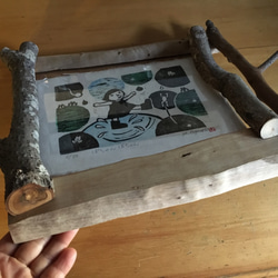 手刷り木版画「ぽちゃん ばちゃん」和紙に手刷・手彩色　面取り枝と樹皮付の枝を組み合わせた額縁とのセット販売　一点物です。 4枚目の画像