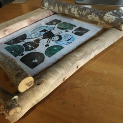 手刷り木版画「ぽちゃん ばちゃん」和紙に手刷・手彩色　面取り枝と樹皮付の枝を組み合わせた額縁とのセット販売　一点物です。 5枚目の画像