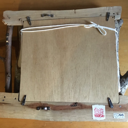 手刷り木版画「ぽちゃん ばちゃん」和紙に手刷・手彩色　面取り枝と樹皮付の枝を組み合わせた額縁とのセット販売　一点物です。 6枚目の画像