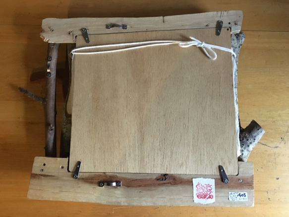 手刷り木版画「ぽちゃん ばちゃん」和紙に手刷・手彩色　面取り枝と樹皮付の枝を組み合わせた額縁とのセット販売　一点物です。 6枚目の画像